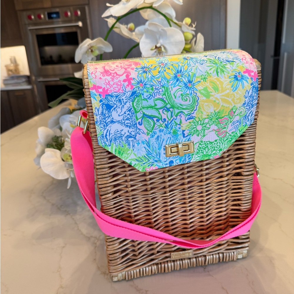 Lilly Pulitzer Cheek to Cheek wine carrier NWOT